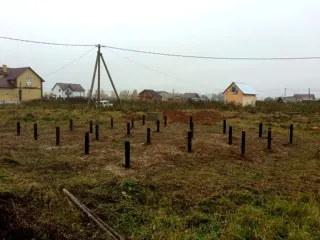 Haus nach Projekt „Stil 108“, Siedlung Yaroslavka: Fundament und Grundrahmen