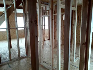 House built to a custom design, Ishnya settlement: interior partitions