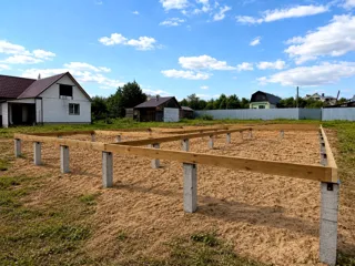 129,55 m² house built to a custom design, Kostroma Region: foundation and sill strapping