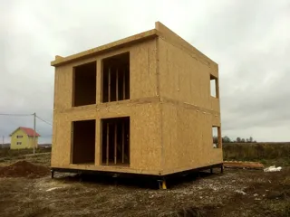 Haus nach Projekt „Stil 108“, Siedlung Yaroslavka: Wandmontage