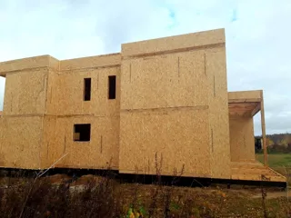 Haus nach Projekt „Grafit“, Siedlung Lyubashino: Wandmontage