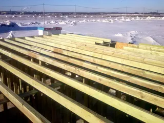 Haus nach individuellem Entwurf, Kostroma: Boden aus SIP-Paneelen auf Höhe 0
