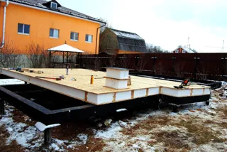 Haus nach Projekt „Garmonija 122.89“, Dorf Buzharovo: Fundament und Grundrahmen