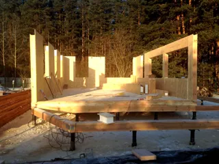 Haus nach individuellem Entwurf, Strunino: Wandmontage
