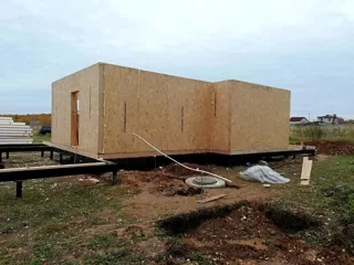 Haus nach Projekt „Grafit“, Siedlung Lyubashino: Wandmontage