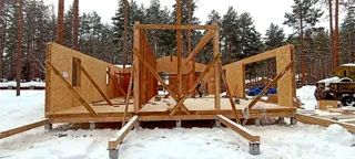 Haus nach individuellem Entwurf, Region Wologda: Wandmontage