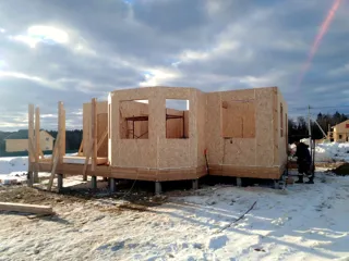Banja, Projekt „Florida“, Dorf Balabanovo: Wandmontage