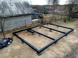 House built to a custom design, Nikulskoe village: foundation and sill strapping