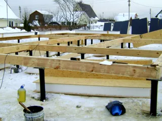 Haus nach individuellem Projekt, Gebiet Moskau: Fundament und Grundrahmen