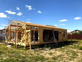 “Barnhouse 76.1” projesine göre ev, Leningrad bölgesi: duvar montajı