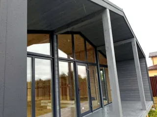 Haus nach Projekt „BarnHouse 76“, Gebiet Iwanowo: Fassadenverkleidung