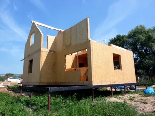 Custom-design house, Khimki: wall assembly