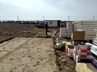 Haus nach Projekt „Mistika - K2.5“, Dorf Zdekhovo: Fundament und Grundrahmen
