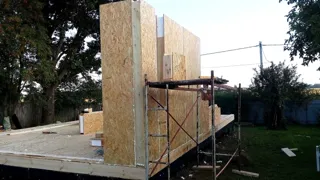 Haus nach Projekt „Finnisch 70“, Region Jaroslawl: Wandmontage