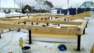 Haus nach Projekt „in der Stadt“, Krasnogorsk: Fundament und Grundrahmen