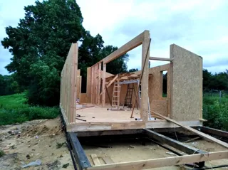 Haus nach Projekt „Barnhouse 33“, Dorf Seltso: Wandmontage