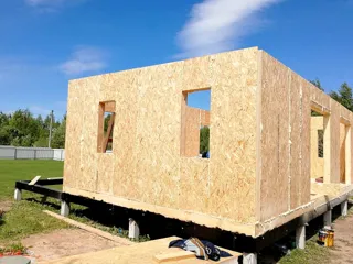 Haus nach Projekt „Mistika - S2.8“, Dorf Kukarino: Wandmontage