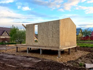 House based on the “Barnhouse 33” design, Novonikolskoe village: wall assembly