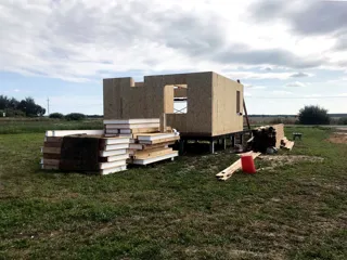 Haus nach Projekt „Karl“, Dorf Malyshevo: Wandmontage