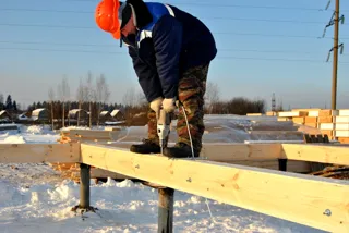 Haus nach individuellem Projekt, Kineshma: Fundament und Grundrahmen