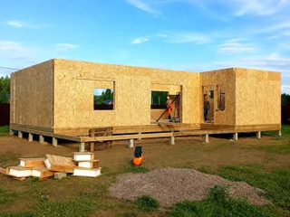 Haus nach Projekt „HiTech 91“, Dorf Zabore: Wandmontage