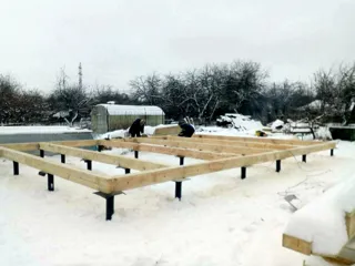 Haus nach Projekt „Wdochnowenie“, Wyksa: Schwellenrahmen aus Metall