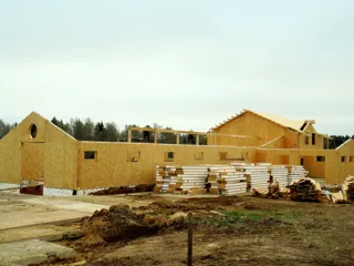 Haus nach Projekt „Barskoe pomeste“, Gebiet Kostroma: Wandmontage