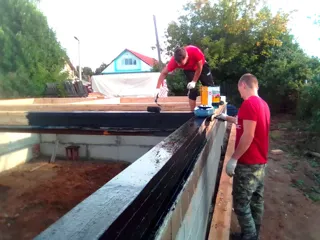 Haus nach Projekt „Majak“, Kineshma: Fundament und Grundrahmen