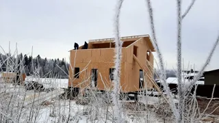 Haus nach Projekt „Jessentuki 8x8“, Dorf Kadnikovo: Wandmontage