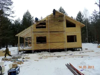 Haus nach individuellem Entwurf, Malye Soli: Wandmontage