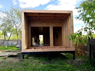 House based on the “Ochag” design, Starkovo village: wall assembly