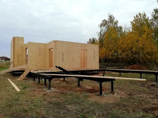 Haus nach Projekt „Grafit“, Siedlung Lyubashino: Wandmontage