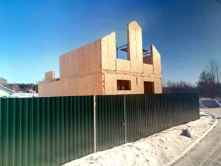 “Dorofeyevo” projesine göre ev, Synkovo köyü: duvar montajı