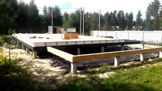Özel projeye göre ev, Nijniy Novgorod bölgesi: temel ve alt bağlama kirişi