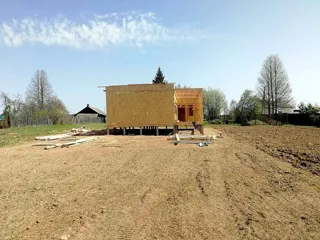 Haus nach Projekt „Mistika - E2.8“, Dorf Novoe: Wandmontage