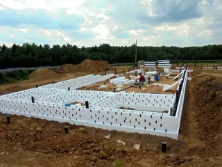 Haus nach Projekt „Barskoe pomeste“, Gebiet Kostroma: Fundament und Grundrahmen