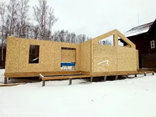 Haus nach Projekt „Arizona mini“, Gebiet Kostroma: Wandmontage