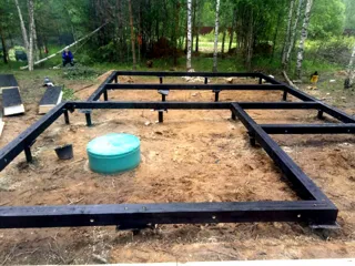 Haus nach individuellem Projekt, Gebiet Iwanowo: Fundament und Grundrahmen