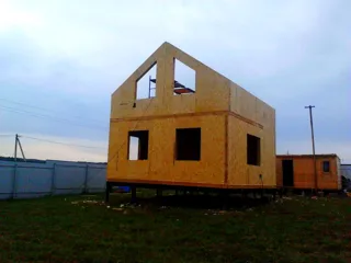 Haus nach Projekt „Amelija“, Dorf Gavshino: Obergeschoss und Dachgeschoss