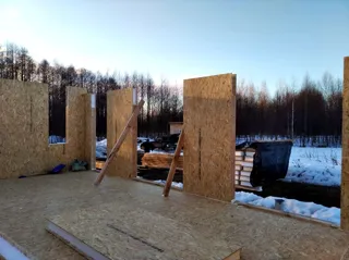 Haus nach Projekt „Mistika - S2.5“, Dorf Velisovo: Wandmontage