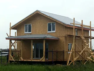 Haus nach Projekt „Jessentuki 8x8“, Siedlung Pervyy: Fertiges Haus