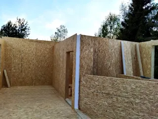Haus nach Projekt „Mistika - E2.8“, SNT „Poljuschko“: Wandmontage