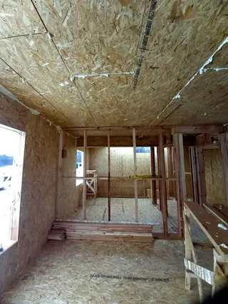 Haus nach Projekt „Sawuschka“, Dorf Khorlovo: Innenwände