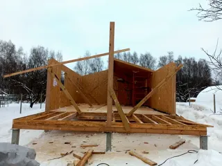 Haus nach Projekt „Barnhouse 45“, SNT „Fortschritt“: Wandmontage