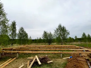 Haus nach Projekt „Mistika E“, Region Tula: Fundament und Grundrahmen