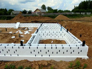Haus nach Projekt „Barskoe pomeste“, Gebiet Kostroma: Fundament und Grundrahmen