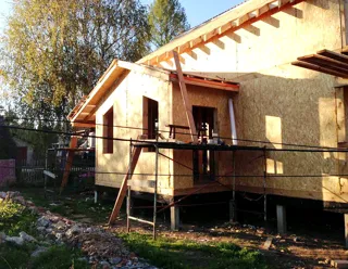 Haus nach individuellem Entwurf, Siedlung Borisoglebskiy: Wandmontage