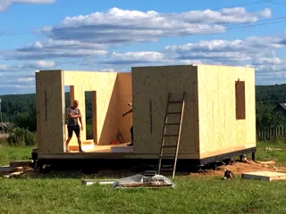 Haus nach Projekt „Amulet“, Gebiet Kostroma: Wandmontage