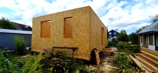 Custom-design house, Rodniki: wall assembly