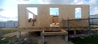 147 m² ev, “Yesentuki 8x8” projesi, Kalachevo köyü: duvar montajı